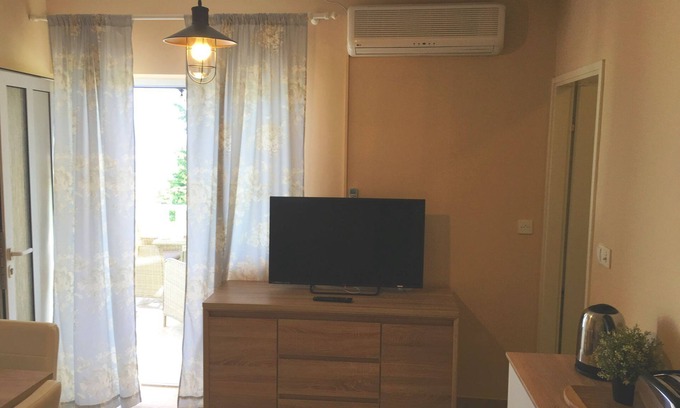 Sutivan Apartment | Oceanfront Apartments Damir - Katarina with Breakfast & Views