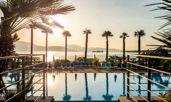 Villaggio Sanghen Apartment | Pet-Friendly Apartments in Manerba del Garda with Pool