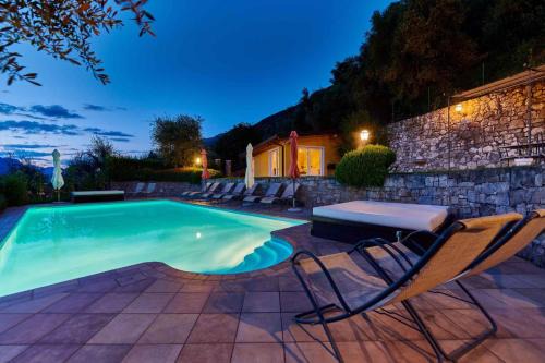Cassone Apartment | Pet-Friendly Apartments in Malcesine with Pool Access