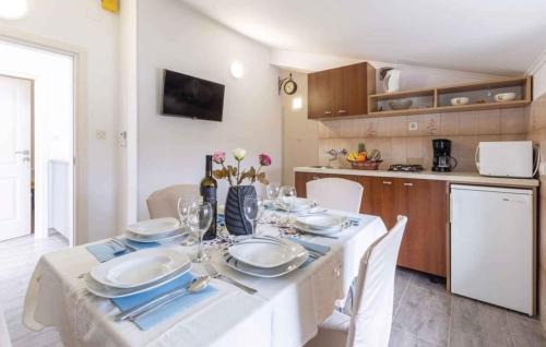 Jasenovica Apartment | Family-Friendly Apartments in Porec with Pool Access