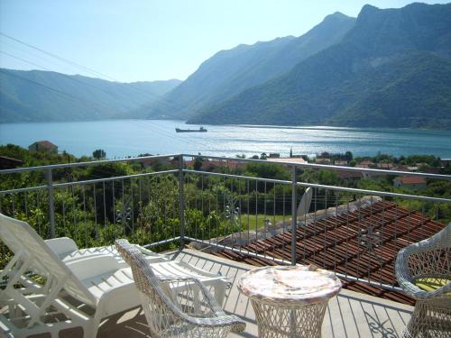 Risan Apartment | Cozy Apartments in Rustic House - Pet and Child Friendly