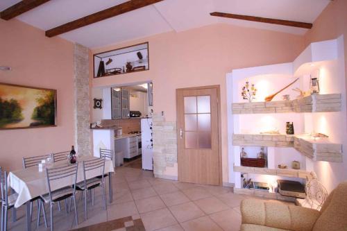 Polje Apartment | Pet-Friendly Apartments in Silo, Insel Krk - 10/10 Rated