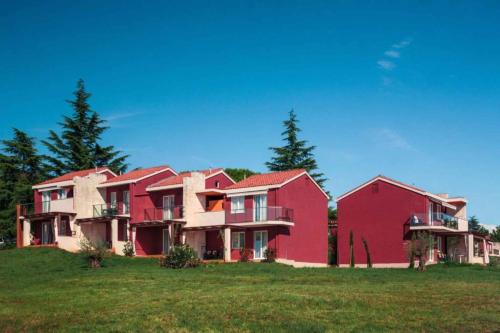 Katoro Apartment | Pet-Friendly Apartments with Pool in Umag, Istrien