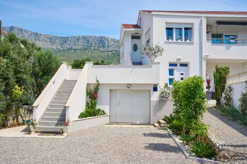 Kastel Sucurac Apartment | Experience Elegance at Apartments Infinity - Rated 9.8/10