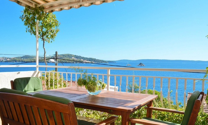 Seget Vranjica Apartment | Top-Rated Apartments Inge with Pool & Ocean View in Seget Vranjica