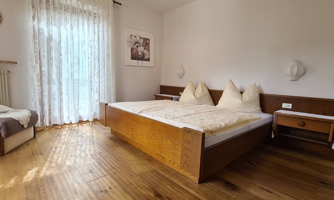 Rifiano Apartment | Apartments Innerhofer Apartment with balcony and mountain view