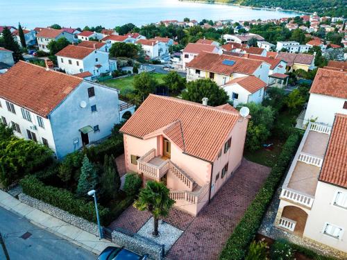 Njivice Apartment | Family-Friendly Apartments Irini - Guest Rated 9.8/10