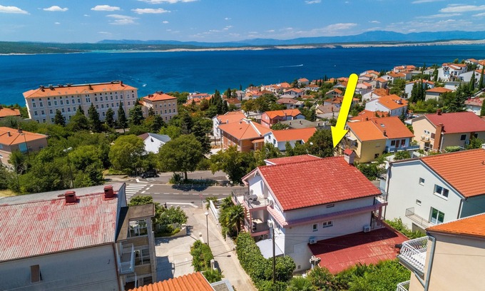 Crikvenica Apartment | Inviting Apartments Ivana with Oceanfront Pool Access