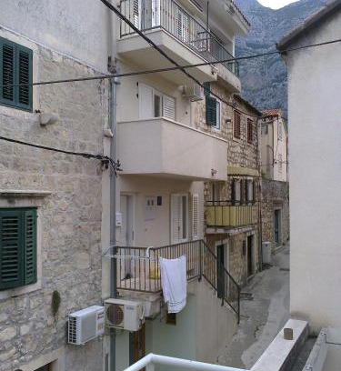 Makarska Old Town Apartment | Family-Friendly Stay at Apartments Jakova Dudana 10