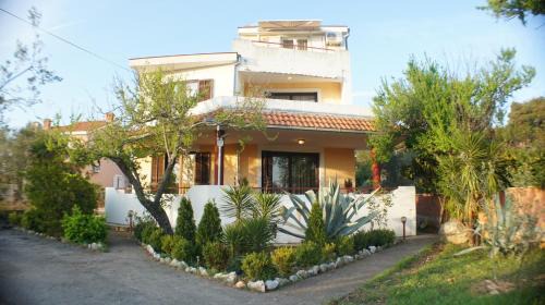 Susica Apartment | Oceanfront Apartments Janet: Guest Rated 9.5/10