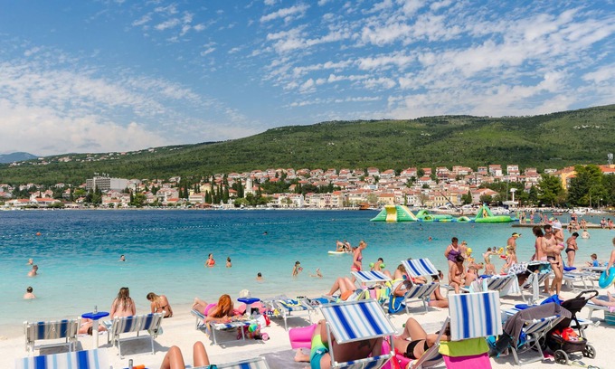 Selce Apartment | Oceanfront Comfort at Apartments Jasminka - Selce