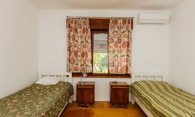 Kastel Stari Apartment | Guest Rated 10/10: Oceanfront Apartments Jelen in Kastel Stari