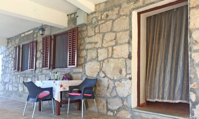Bogomolje Apartment | Oceanfront Apartments Jelena with Breakfast & Family-Friendly Perks