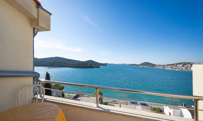 Tijesno Apartment | Sea View Two Bedroom Apartments Kaina - Family-Friendly Stay