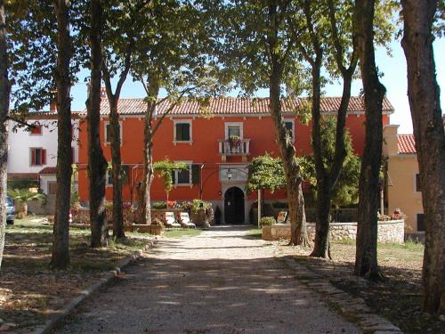 Martinski Apartment | Guest Rated Apartments Lazzarini Battiala with Restaurant