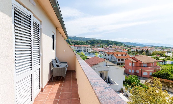Palit Apartment | Stunning Oceanfront Apartments Marotin on Island Rab