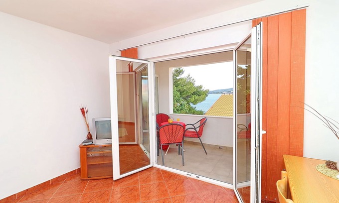 Kuciste Apartment | Cozy One Bedroom Apartment with Balcony at Apartments Marko Pelješac