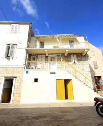 Cove Rogacic Apartment | Oceanfront Apartments Mat - Ideal Location & Guest Rated 9/10