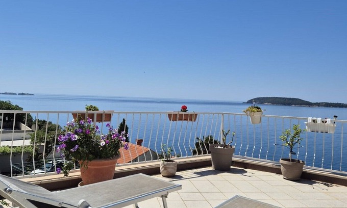 Stikovica Apartment | Sea View One-Bedroom Apartments Matea with Family Amenities
