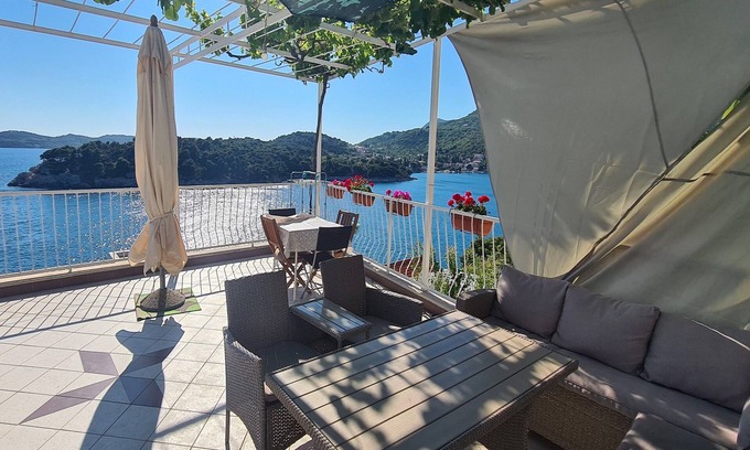 Stikovica Apartment | Beautiful Sea View Studio at Apartments Matea - Family Friendly