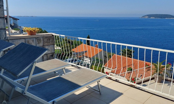 Stikovica Apartment | Sea View Two-Bedroom Apartment with Balcony at Apartments Matea