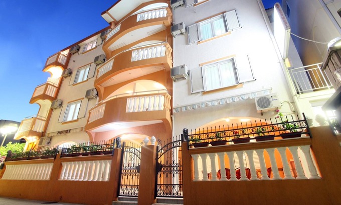 Maini House | Comfortable Stay at Apartments Memidz with Family-Friendly Amenities