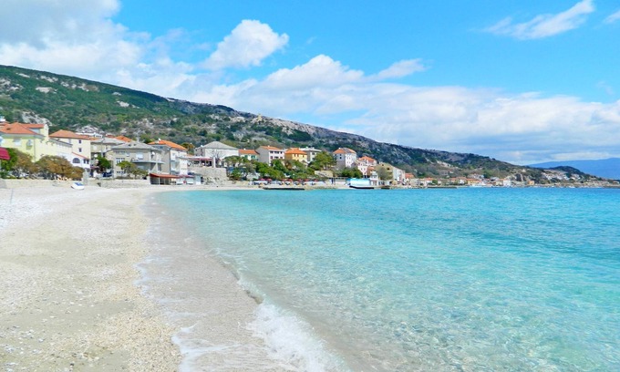 Batomalj Apartment | Oceanfront Apartments Mladen with Pool & Breakfast in Baska
