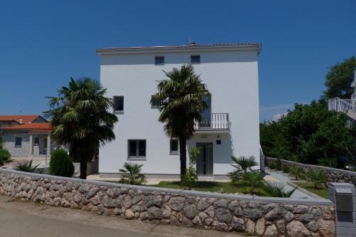Vantacici Apartment | Oceanfront Apartments Monja & Dadi - Guest Rated 9.7/10
