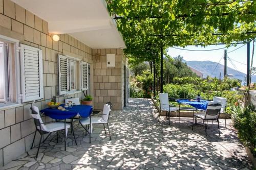 Brasina Apartment | Family-Friendly Retreat at Apartments Olive - Rated 9/10