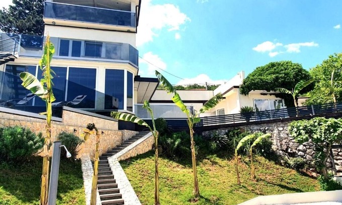 Mihotici Apartment | Oceanfront Apartments Petz in Scenic Matulji
