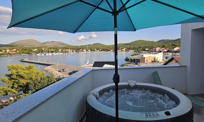 Bilice Apartment | Perfect Oceanfront Apartments Picikato in Bilice