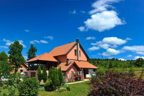 Saborsko Apartment | Top-Rated Apartments Relax: Pet-Friendly with Breakfast