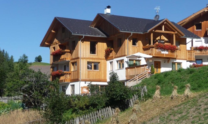 La Valle Apartment | Guest Favorite: Apartments Rit with Pet-Friendly Amenities