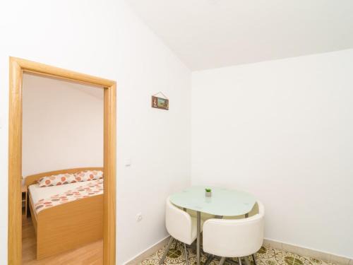 Kupari Apartment | Apartments & Rooms Bari i -Comfort One Bedroom Apartment with Balcony and Garden View Apt Preko-5