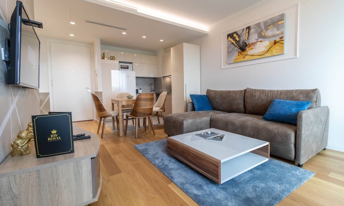 Novi Beograd Apartment | Guest Rated 10/10 at Apartments Royal - Sakura Park