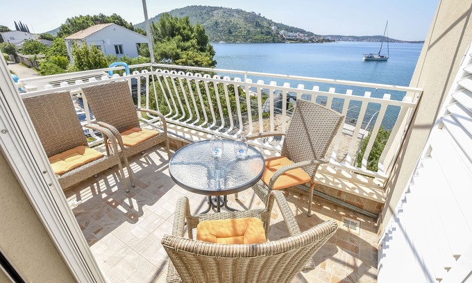 Podglavica Apartment | Oceanfront Apartments Silvana in Rogoznica - Guest Rated 10/10
