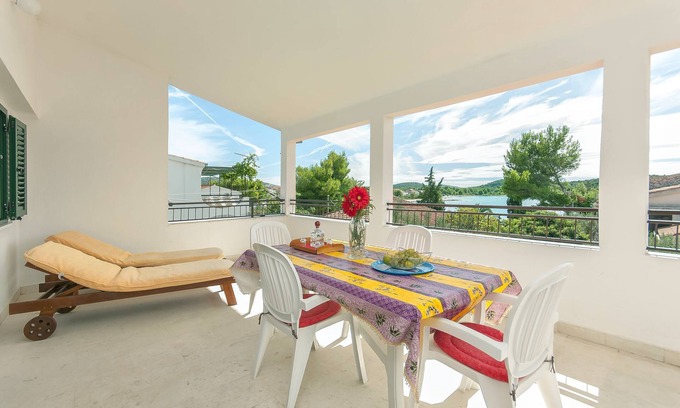 Rogoznica Apartment | Pet-Friendly Apartments Srđan with Ocean Views in Rogoznica