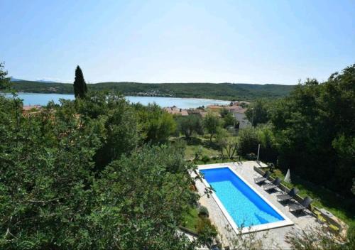 Cizici Apartment | Highly Rated Apartments Srsic with Pool & Family-Friendly Amenities