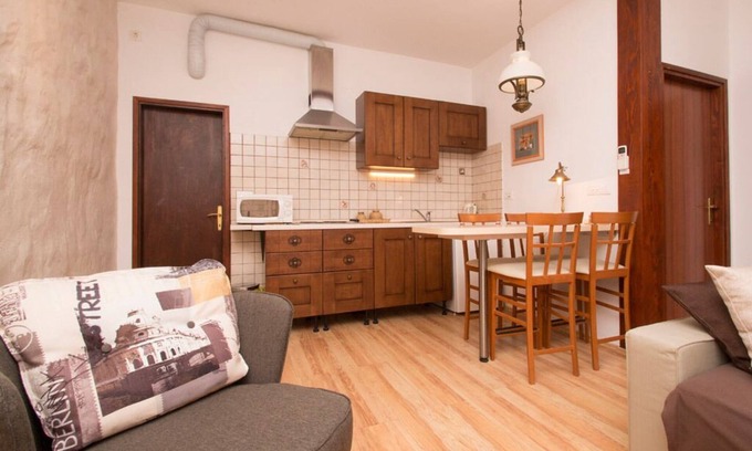 Cove Tri Zala (Zrnovo) Apartment | Pet-Friendly Apartments Sunny Town with Spa and Breakfast
