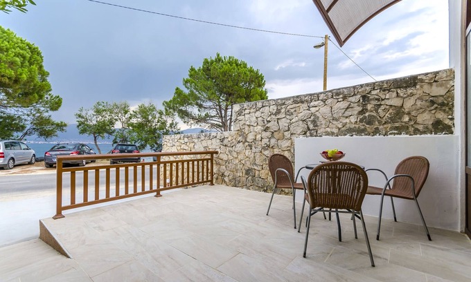Slatine Apartment | Cozy Apartments Tabak in Slatine with Ocean View Amenities