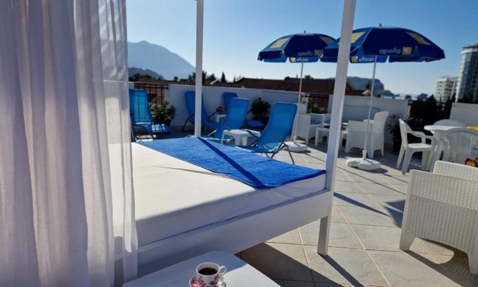 Maini Apartment | Oceanfront Apartments Tamara: Relaxing Stay with Spa & Views