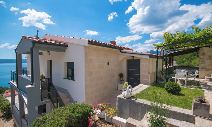Brela Apartment | Delightful Vila Nadalina Delux Apartments with Breakfast Included