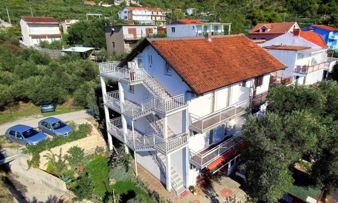 Gradac Apartment | Family-Friendly Apartments with Parking in Gradac, Makarska