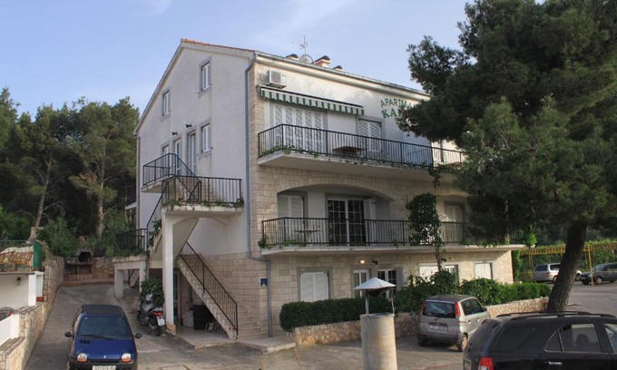 Island Hvar Apartment | Discover Comfortable Apartments with Parking in Jelsa, Hvar