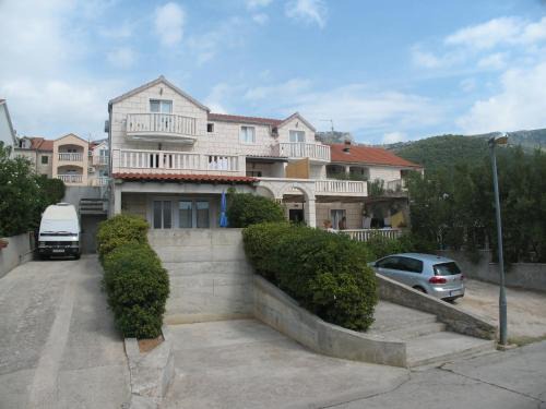 Bol Apartment | Family-Friendly Apartments with Parking in Bol, Brac