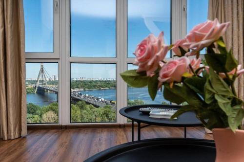 Obolon' Apartment | Scenic Apartments with Panoramic Dniepr Views - 4 Star