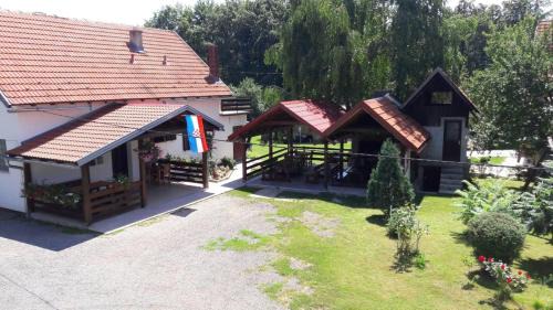 Catrnja Apartment | Family-Friendly Apartments with Parking in Smoljanac