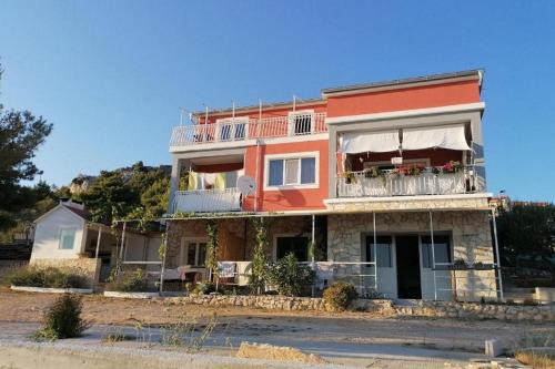 Zaboric Apartment | Welcoming Apartments with Parking in Zaboric, Sibenik