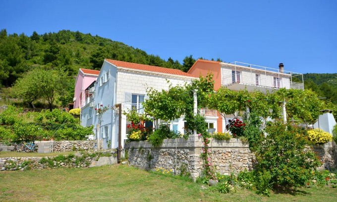 Zuljana Apartment | Child-Friendly Apartments with Parking in Zuljana, Peljesac