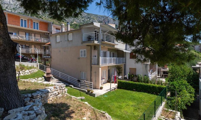 Stanici Apartment | Family-Friendly Apartments with Parking in Stanici, Omis